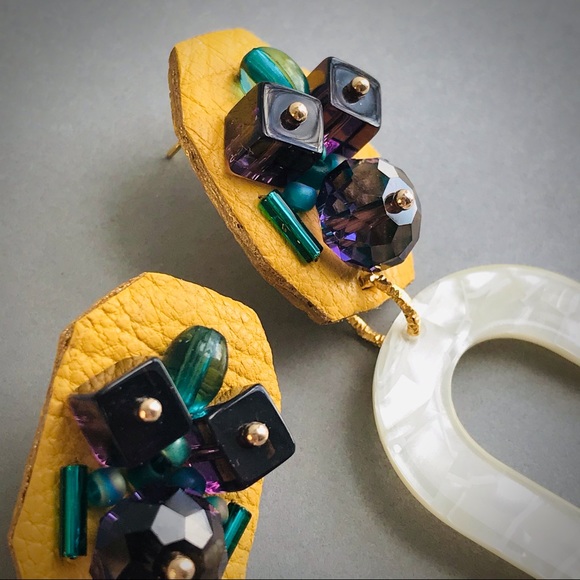 Earrings with acrylic pendant - Picture 11 of 15